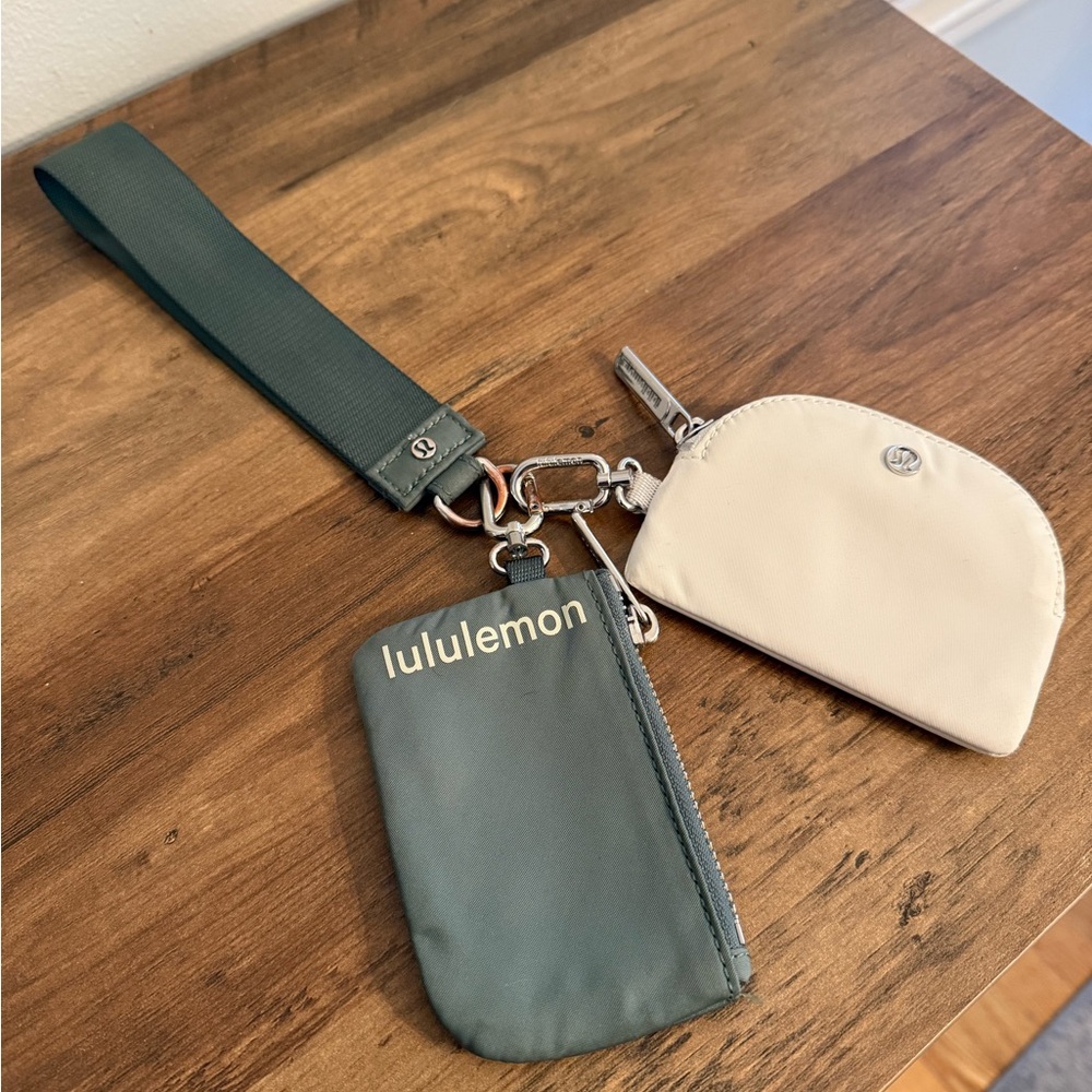 Lululemon Duel Pouch Wristlet in Sage Green and Cream